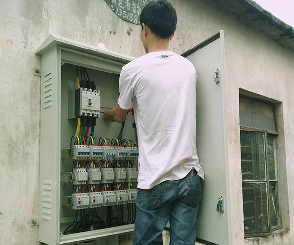 咸陽(yáng)馬莊戶外集中電表箱安裝